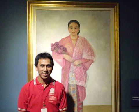 Ainsyah Effendi, Si Gadis Melayu dengan Bunga